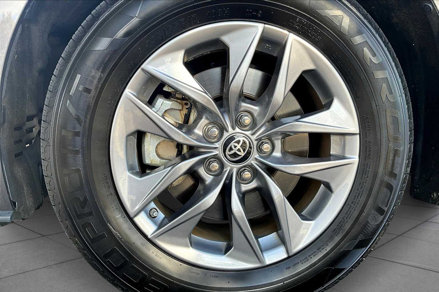 2024 Toyota Sienna XLE photo 10