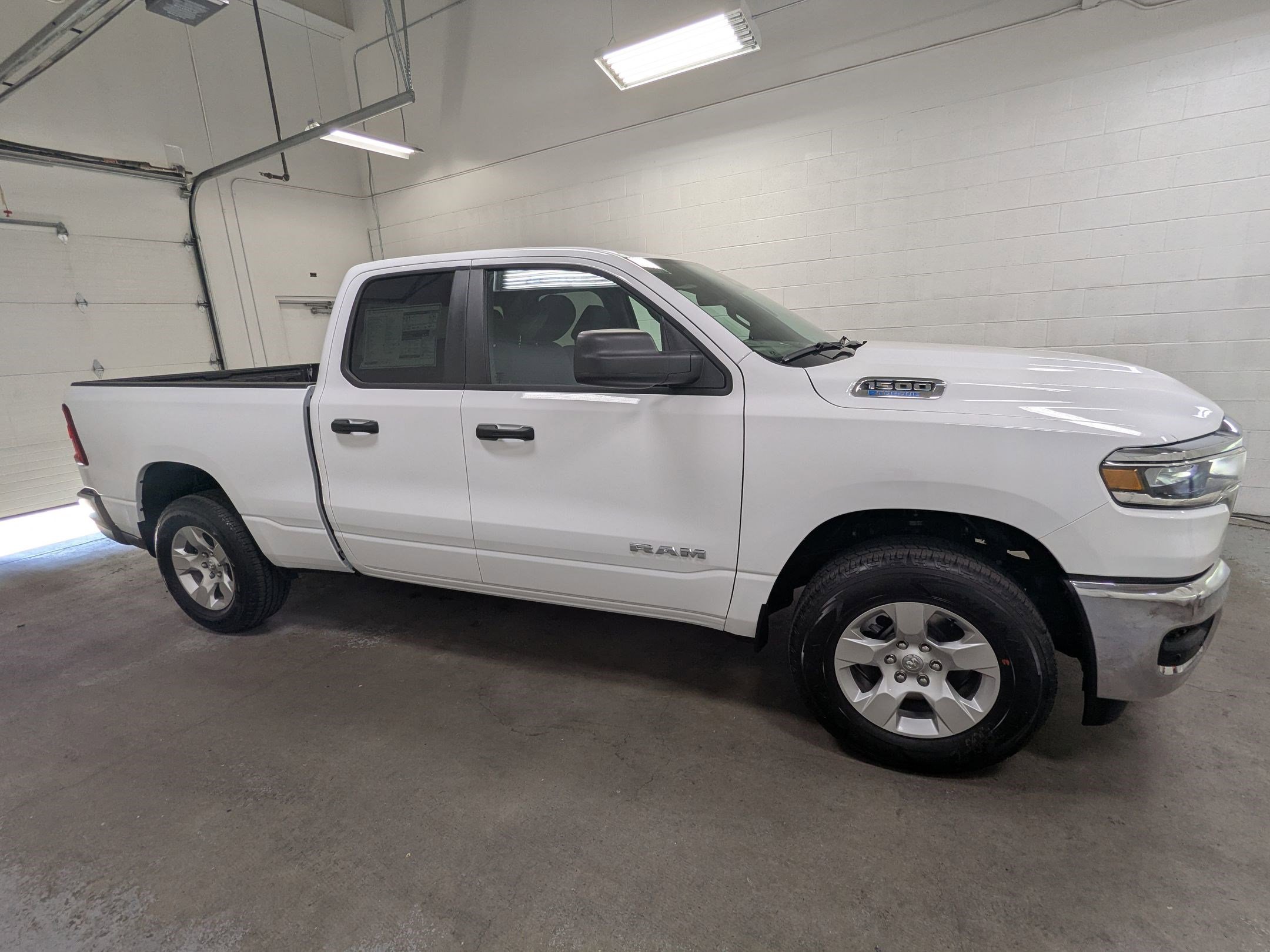 2025 Ram 1500 Tradesman photo 2