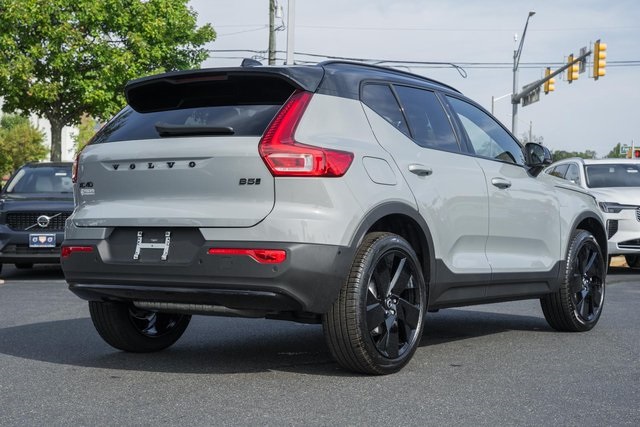 2026 Volvo XC40 photo 4