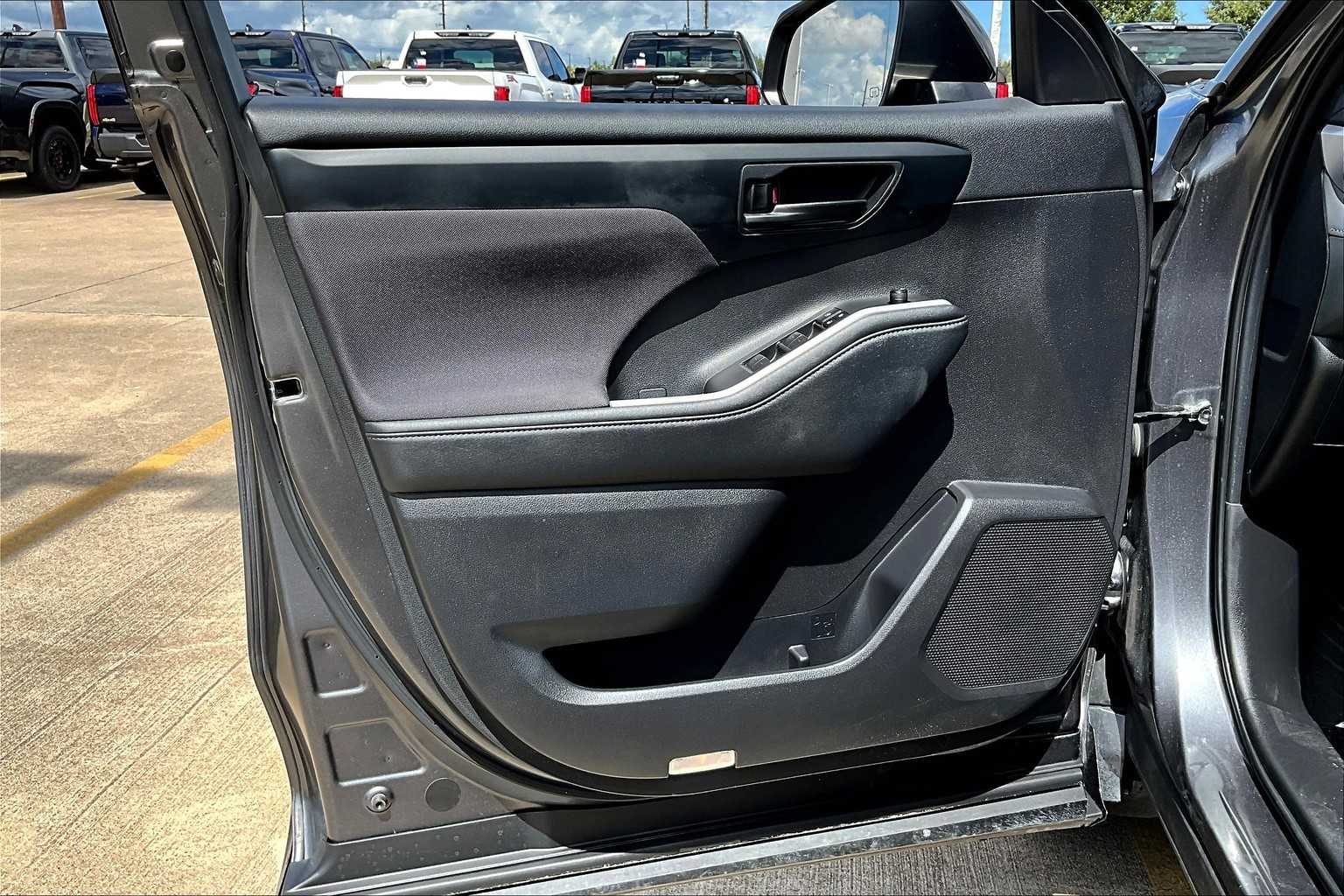 2024 Toyota Highlander LE photo 20