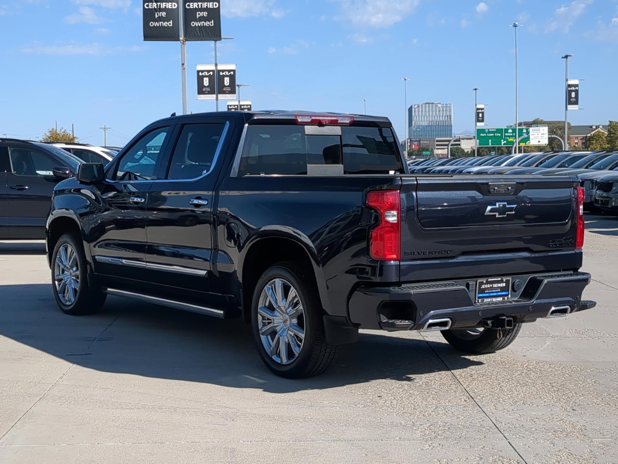 2023 Chevrolet Silverado 1500 High Country photo 3