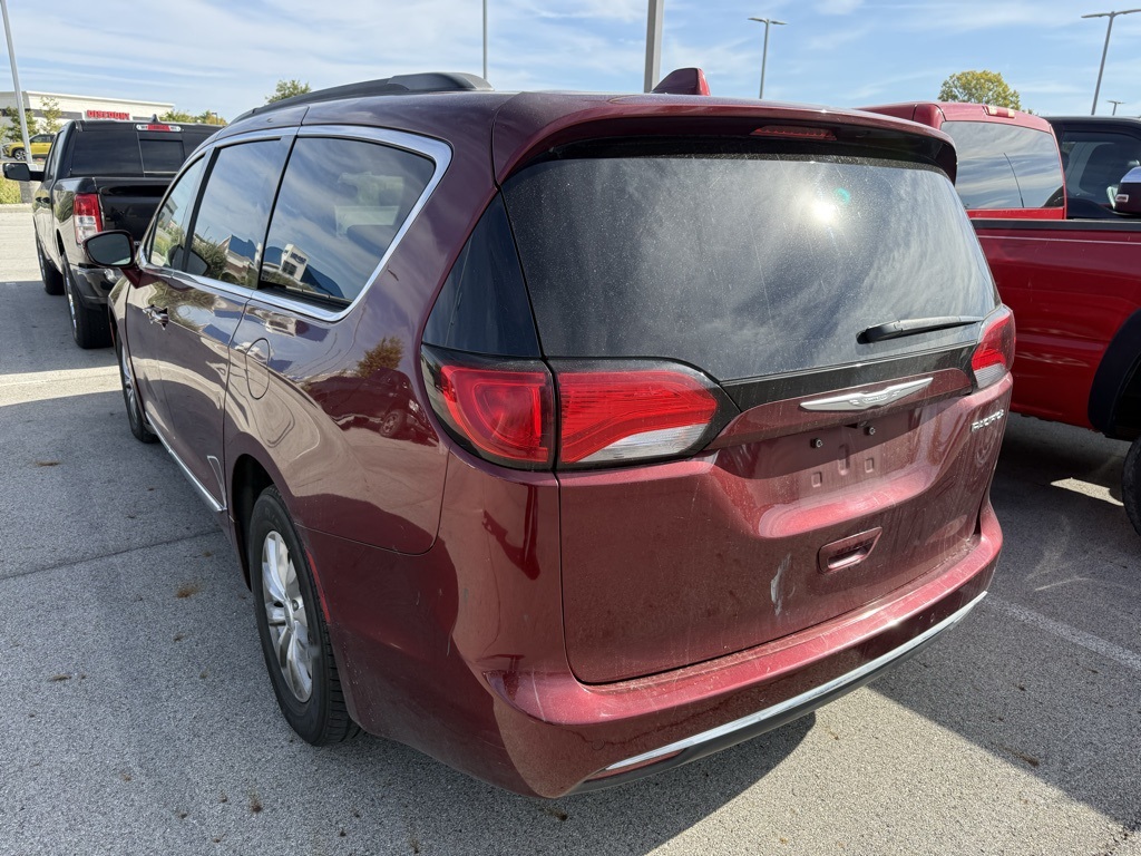 2017 Chrysler Pacifica Touring L photo 7