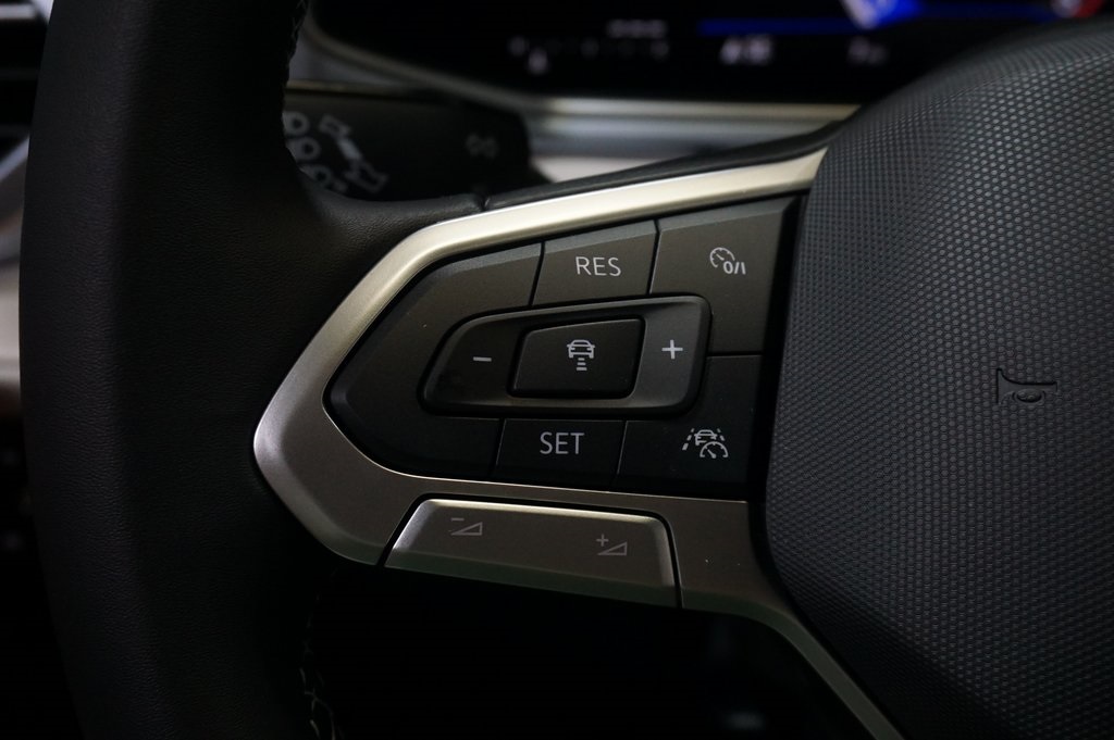 2025 Volkswagen Taos SE photo 17