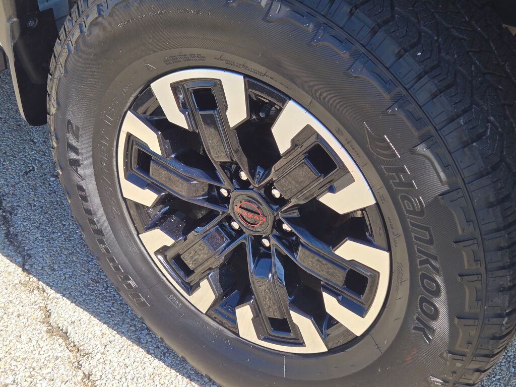 2024 Nissan Frontier PRO-4X photo 13