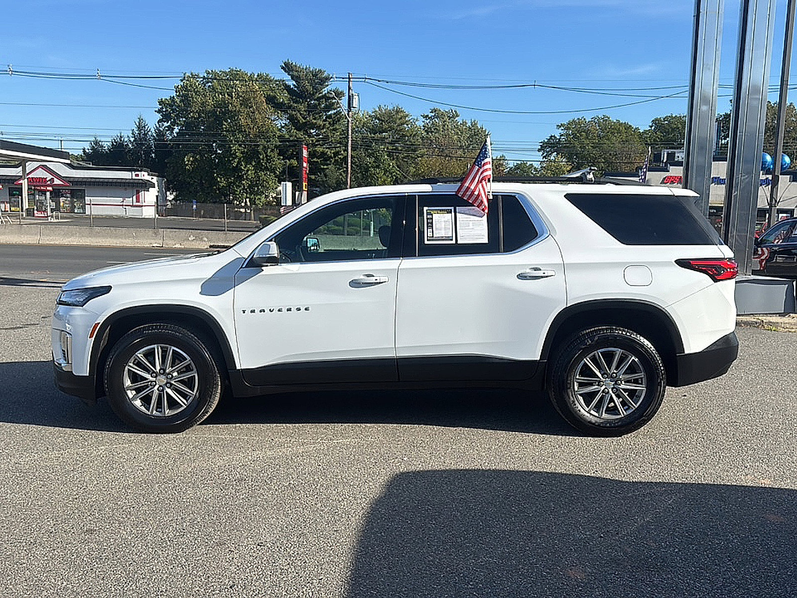 2023 Chevrolet Traverse Leather photo 2