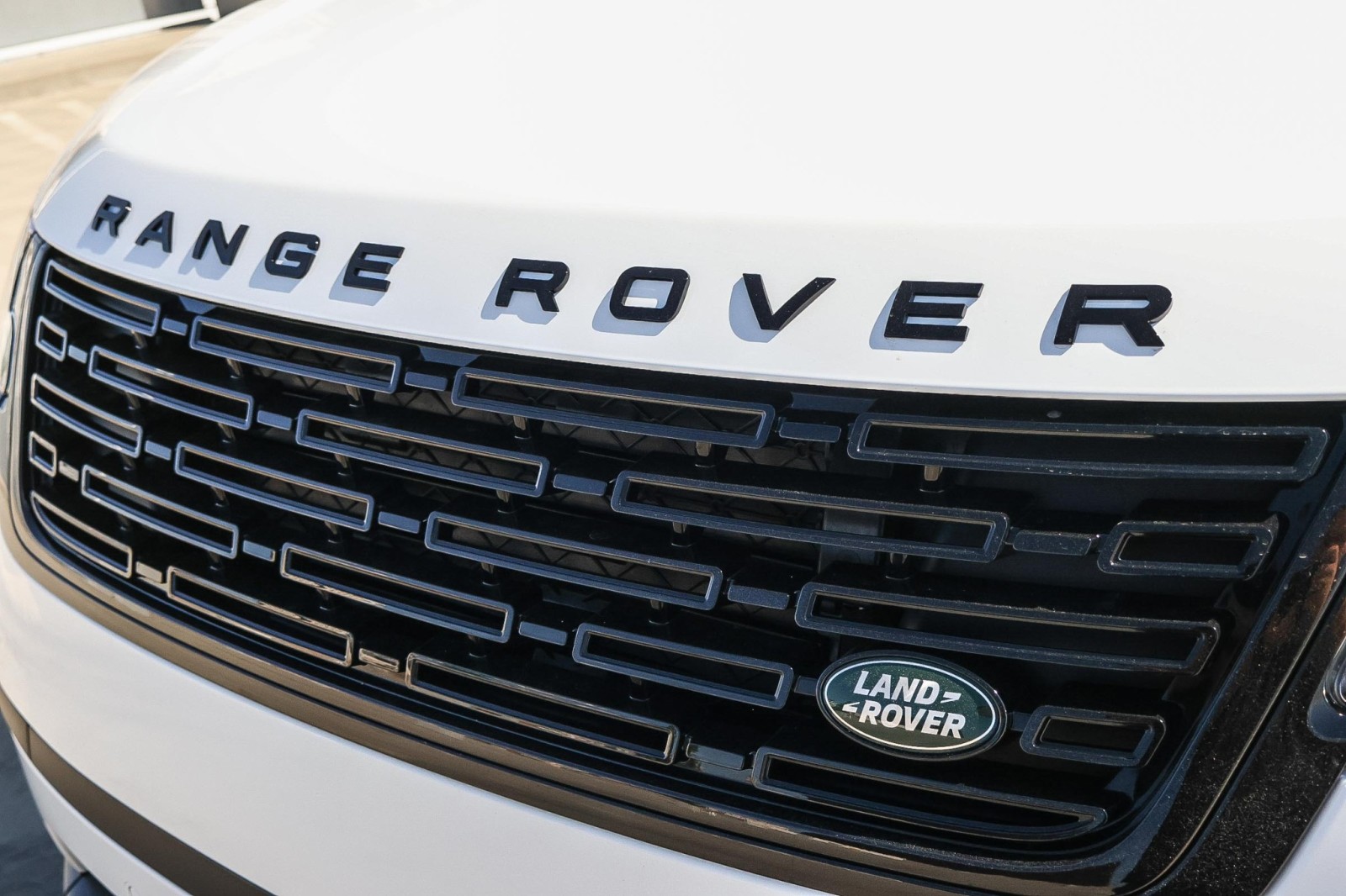 2026 Land Rover Range Rover Velar S photo 11