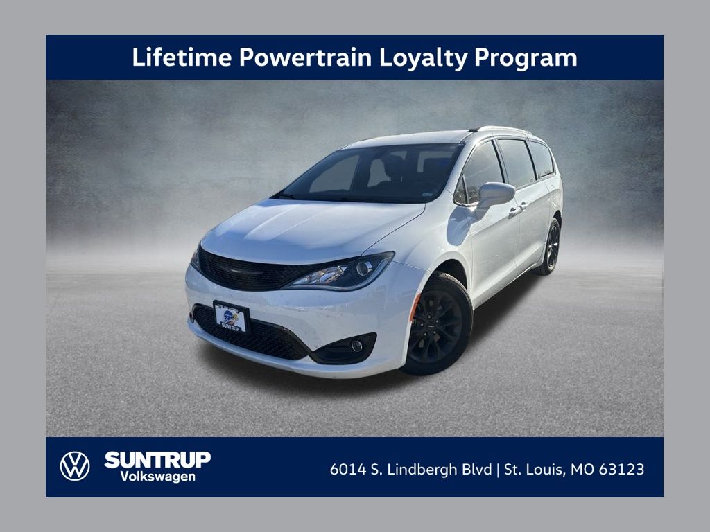 2018 Chrysler Pacifica Touring L Plus's photo