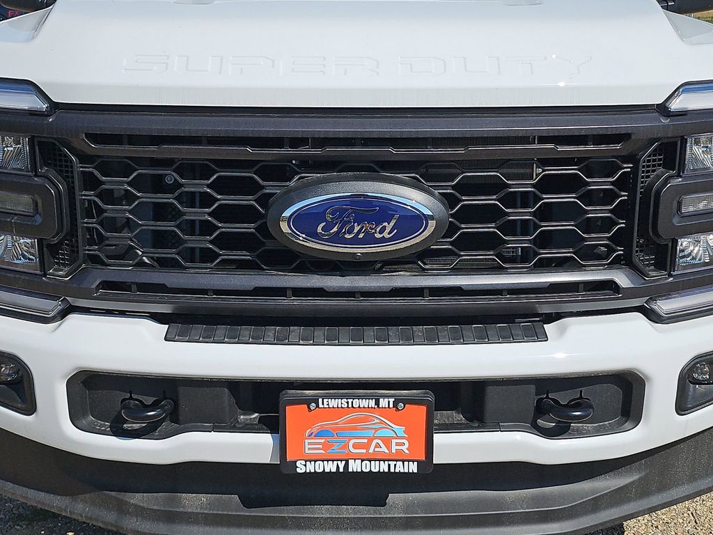 2025 Ford F-350 photo 19