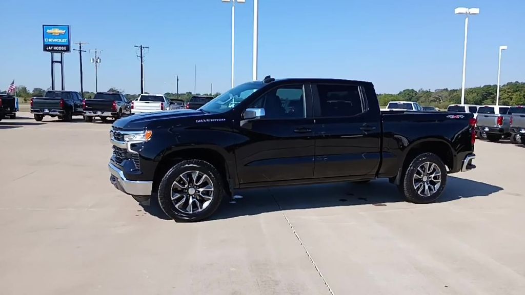 2023 Chevrolet Silverado 1500 LT photo 4