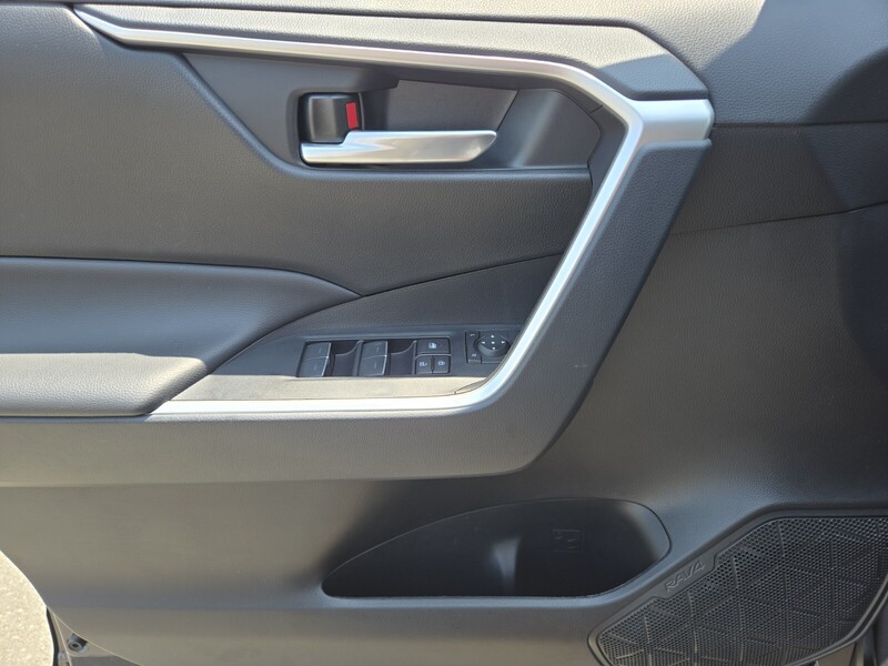 2024 Toyota RAV4 XLE photo 14