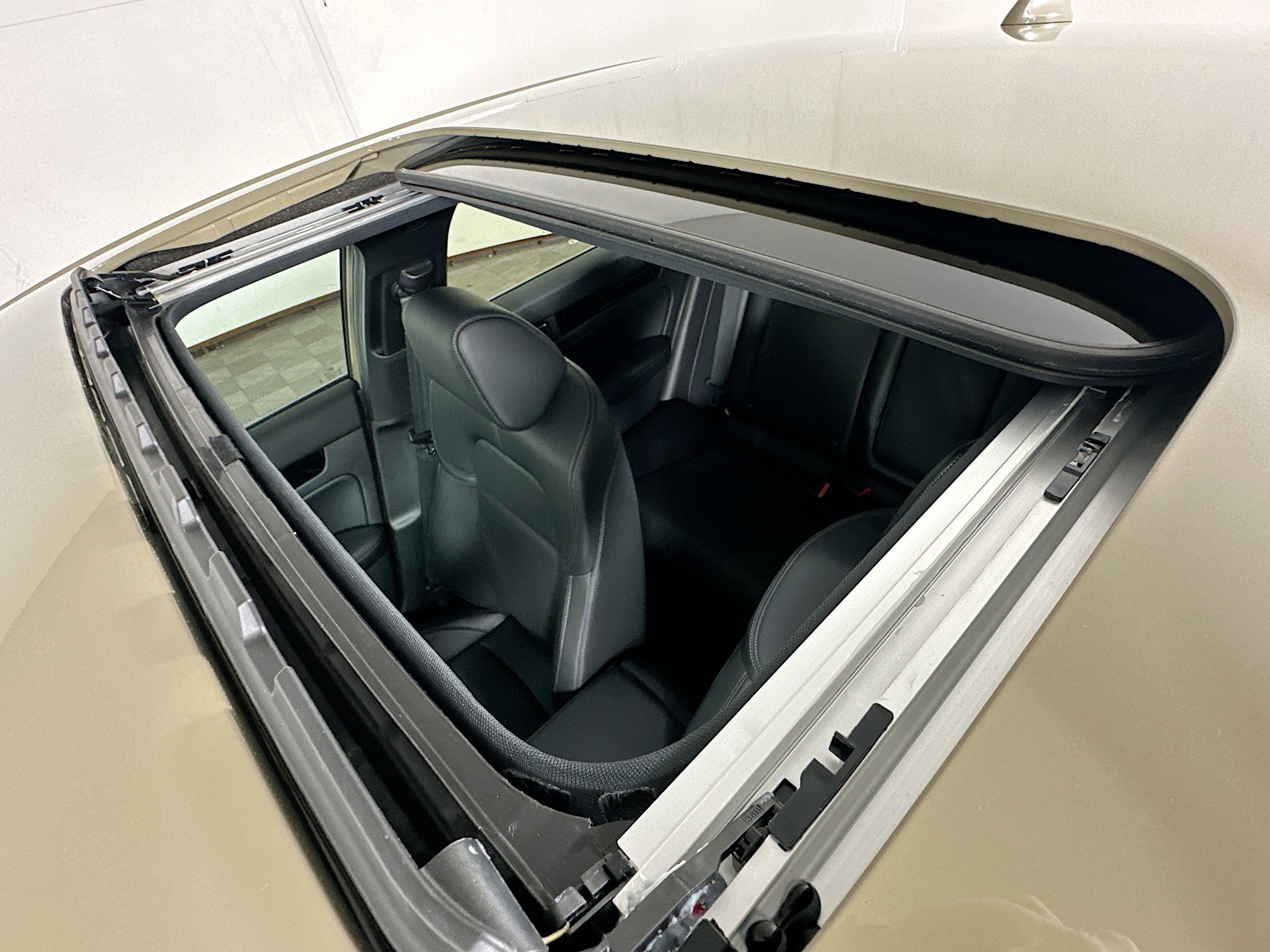 2026 Honda Civic Hatchback Touring Hybrid photo 23