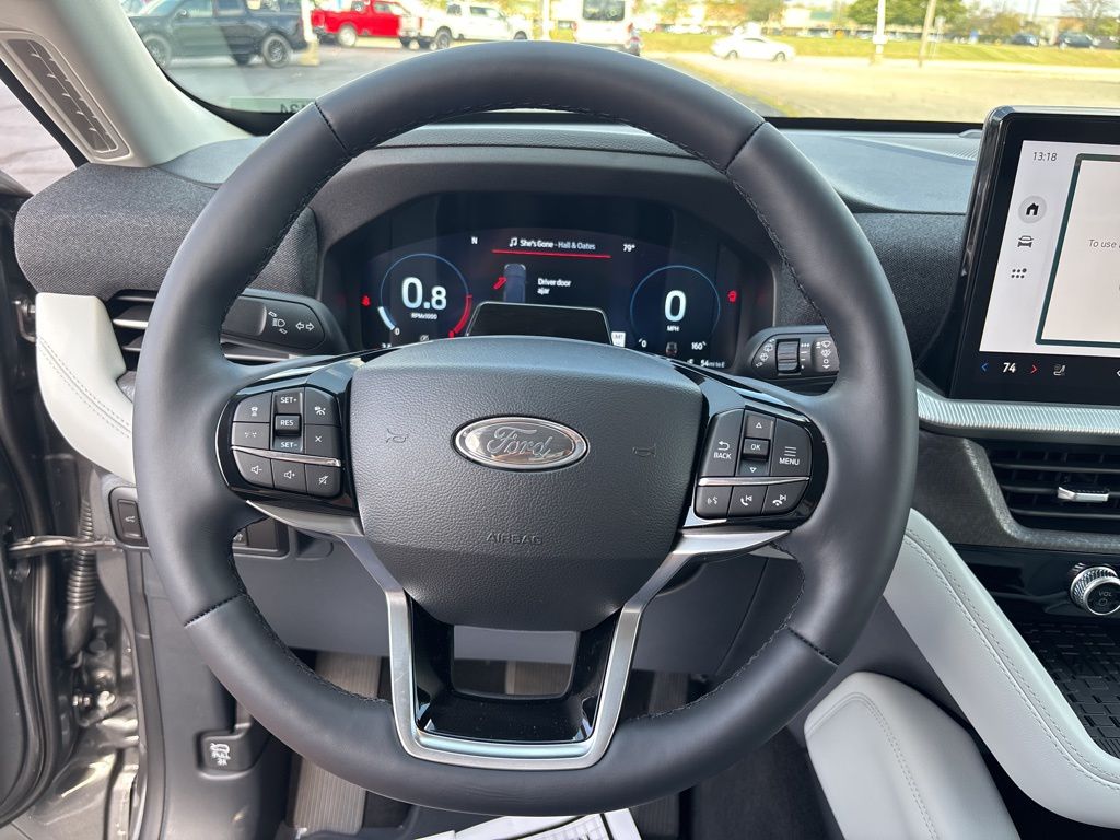 2025 Ford Explorer Platinum photo 14