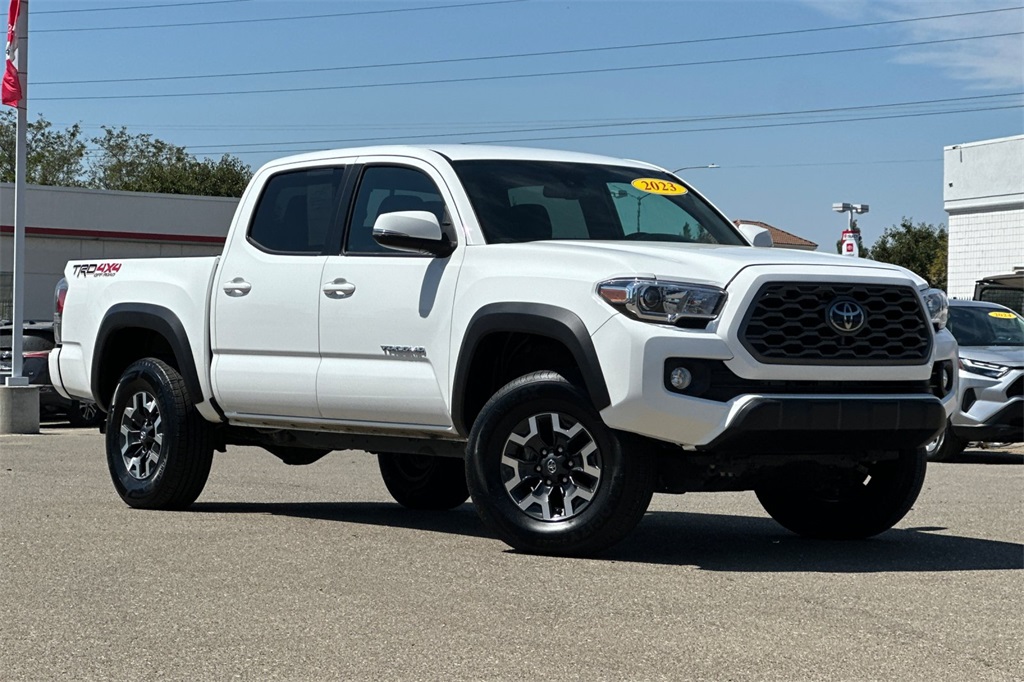 2023 Toyota Tacoma TRD Off-Road photo 2