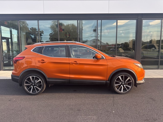 2017 Nissan Rogue Sport SL photo 2