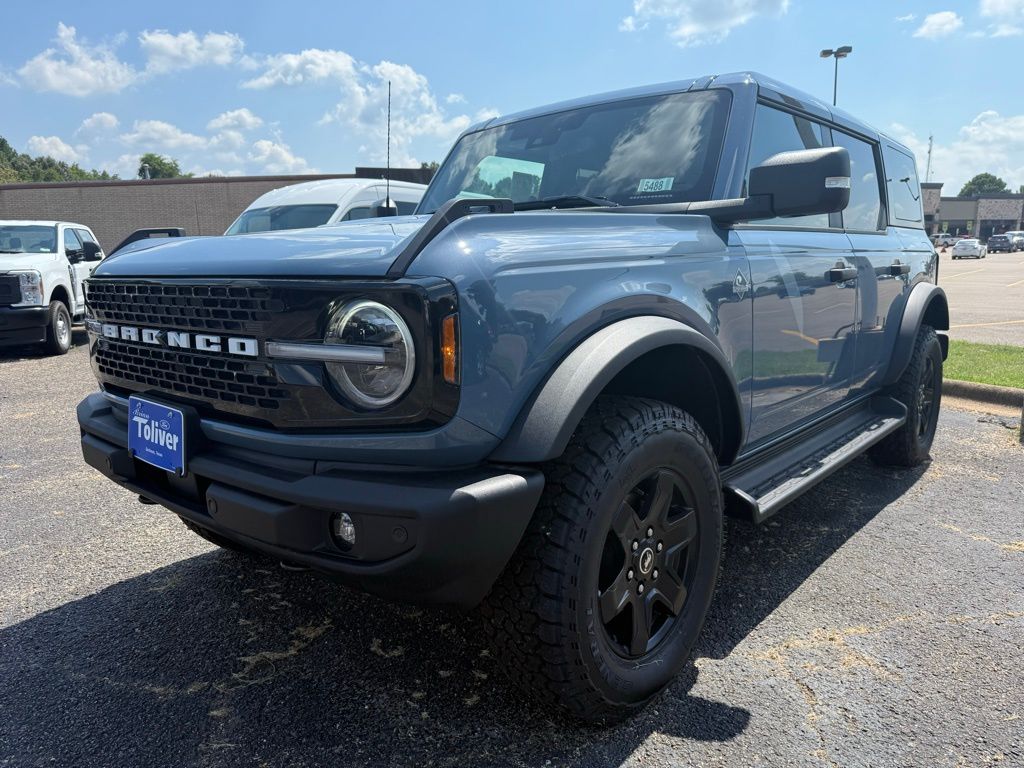 2025 Ford Bronco Outer Banks photo 2