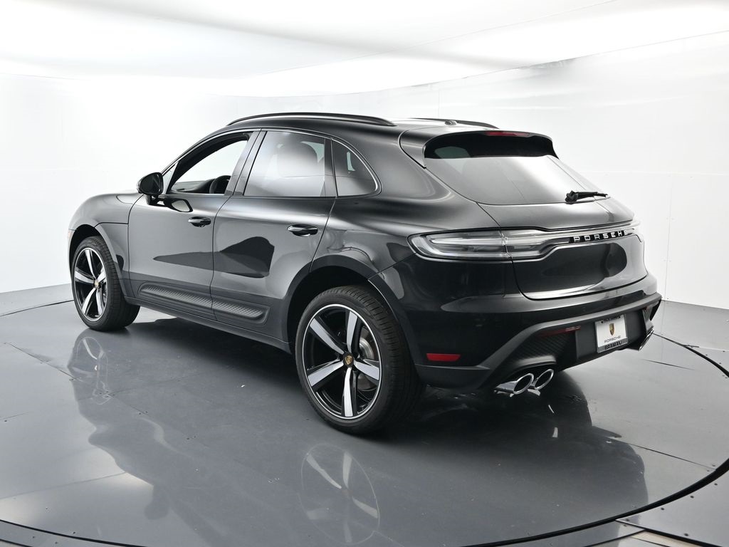2026 Porsche Macan T photo 2
