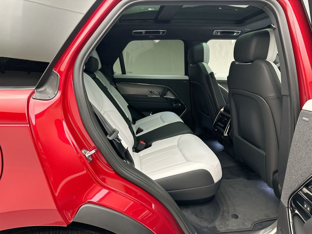 2025 Land Rover Range Rover Sport SE photo 6