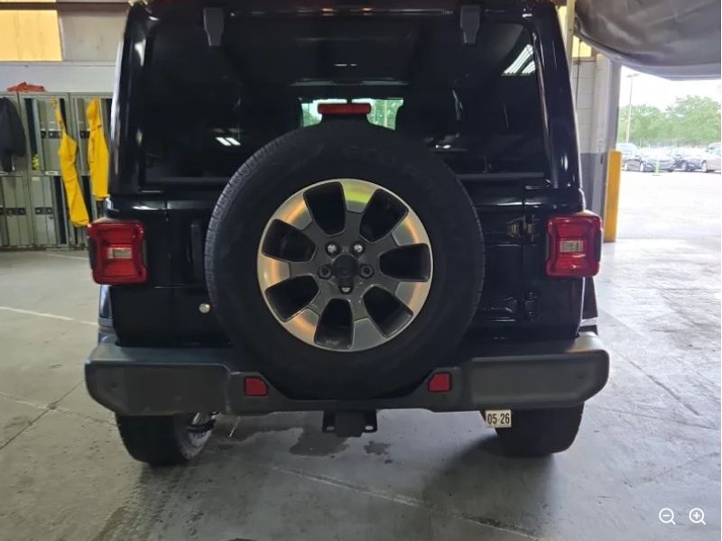 2018 Jeep Wrangler Unlimited Sahara photo 3