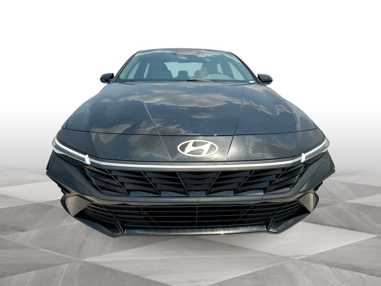 2025 Hyundai Elantra SE photo 3