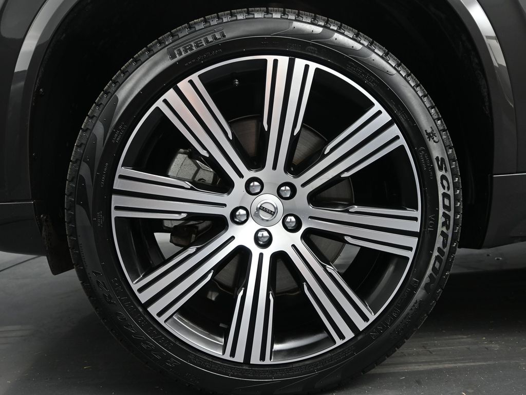 2024 Volvo XC90 T8 Plus photo 8