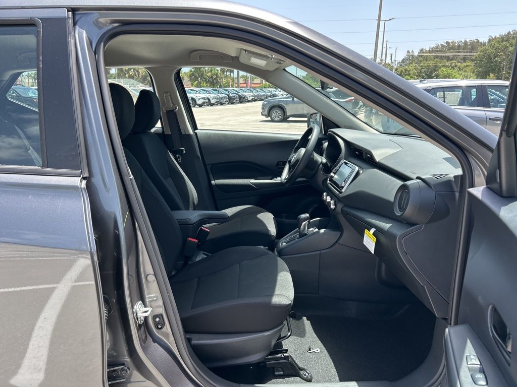 2025 Nissan Kicks Play S photo 31