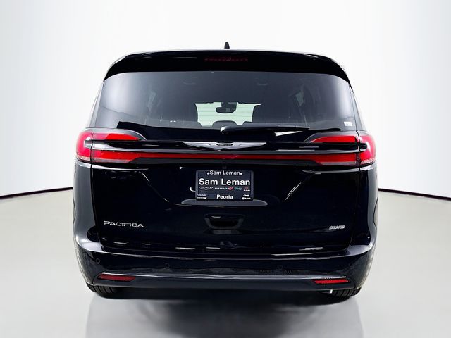 2026 Chrysler Pacifica photo 4