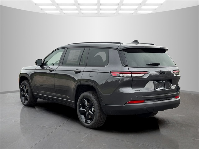 2025 Jeep Grand Cherokee Limited photo 3