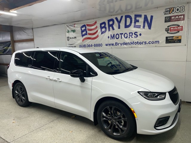 2026 Chrysler Pacifica photo 3