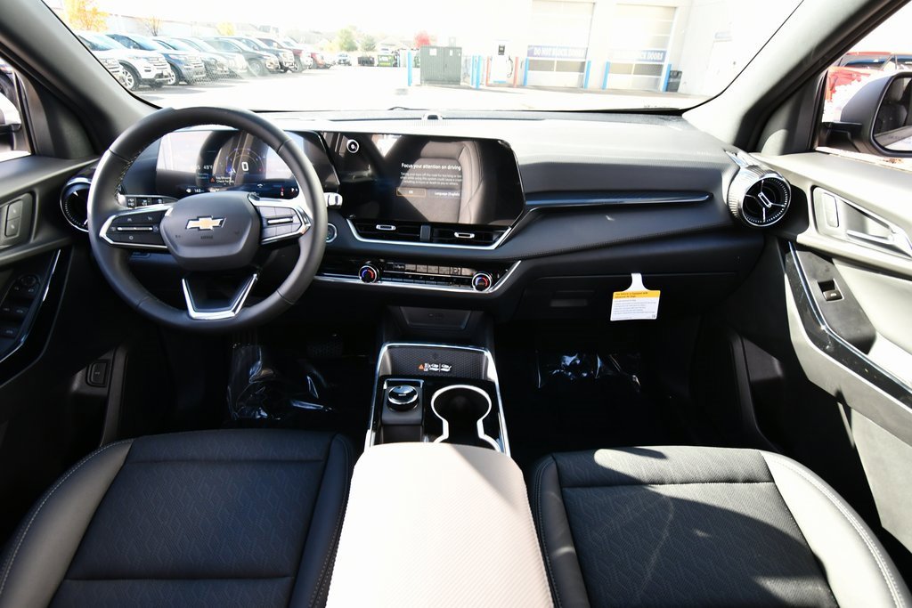 2026 Chevrolet Equinox LT photo 3