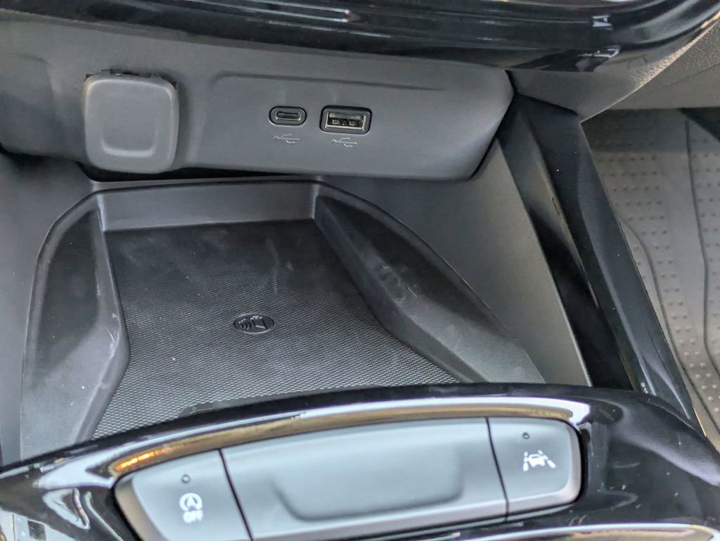 2025 Chevrolet Trax LT photo 21