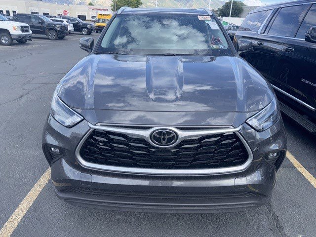 2022 Toyota Highlander XLE photo 2