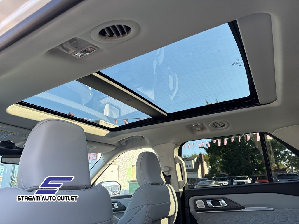 2025 Ford Explorer Platinum photo 21