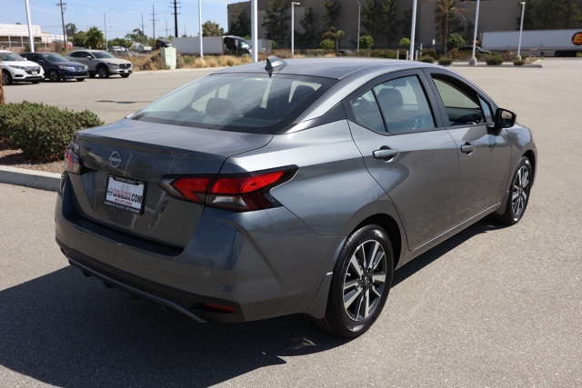 2025 Nissan Versa 1.6 SV photo 3