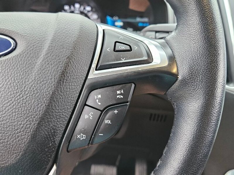 2023 Ford Edge Titanium photo 25
