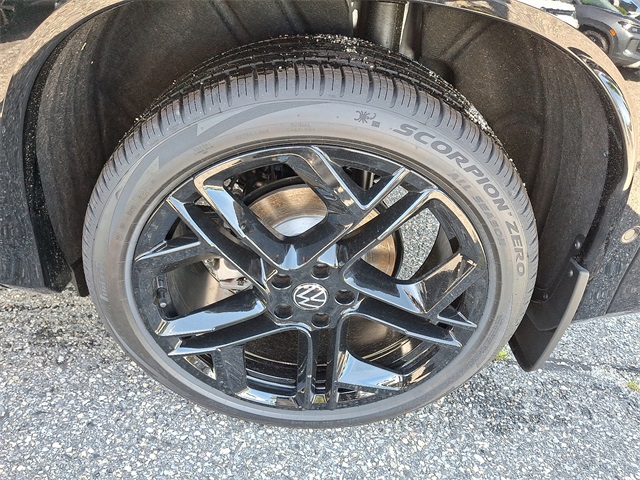 2025 Volkswagen Tiguan SE R-Line Black photo 4