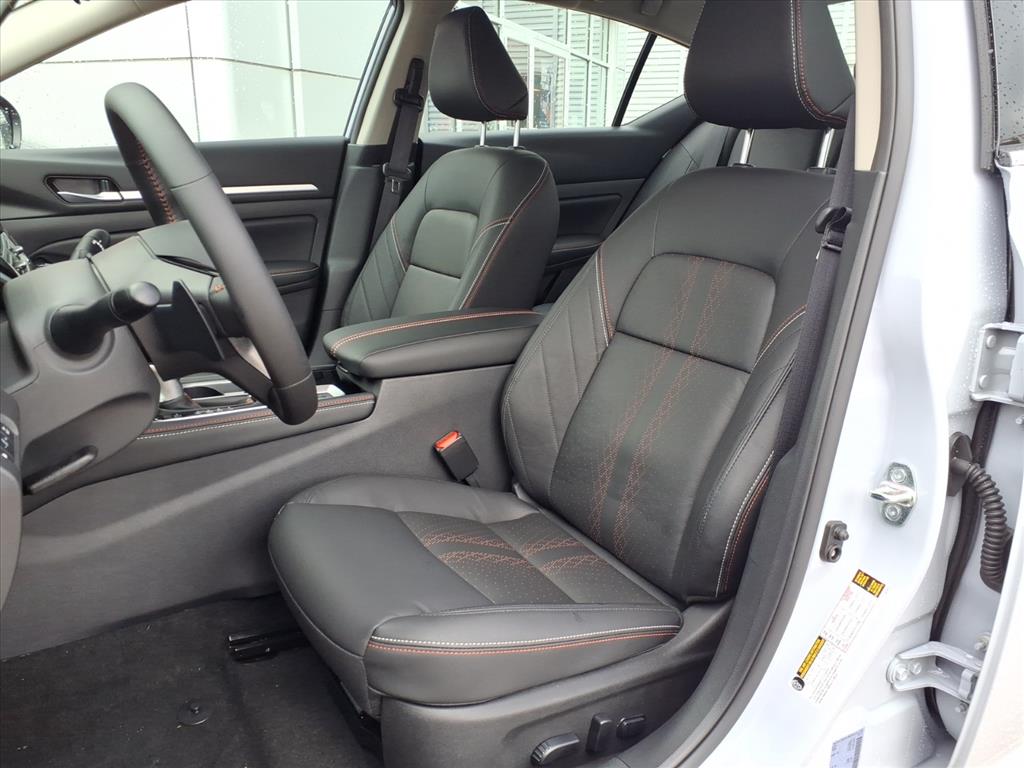 2025 Nissan Altima 2.5 SR photo 4