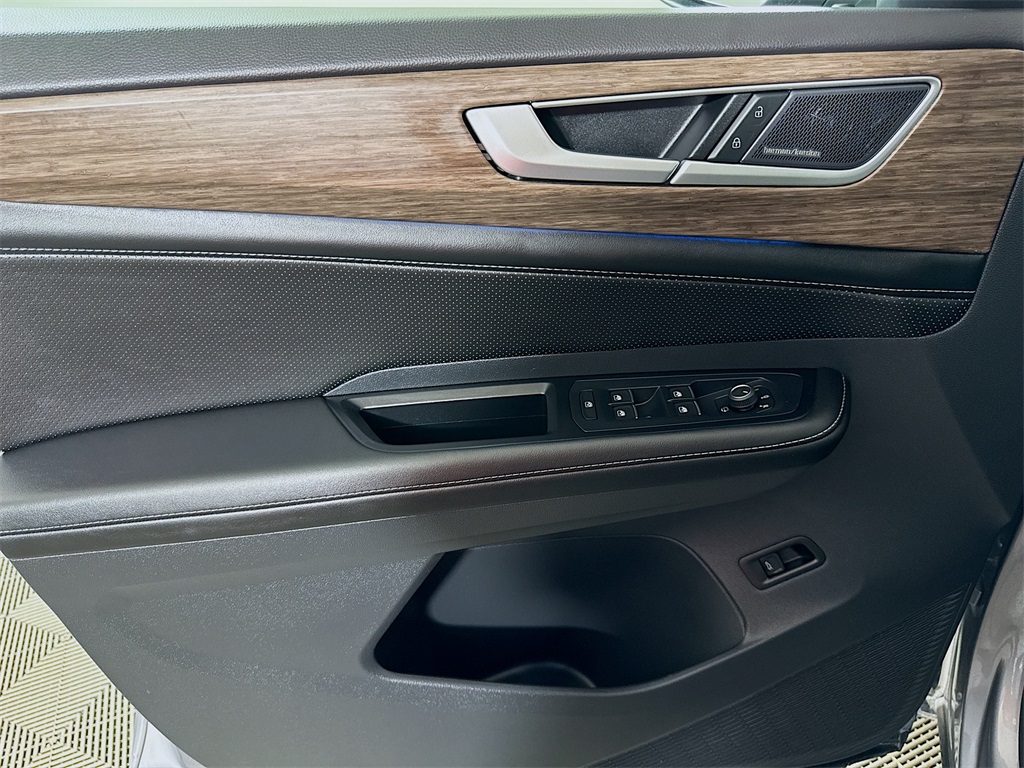 2024 Volkswagen Atlas SEL Premium R-Line photo 28