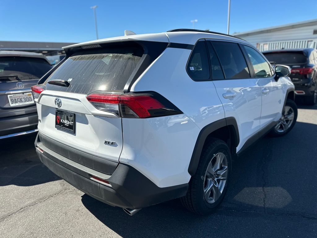 2024 Toyota RAV4 XLE photo 6