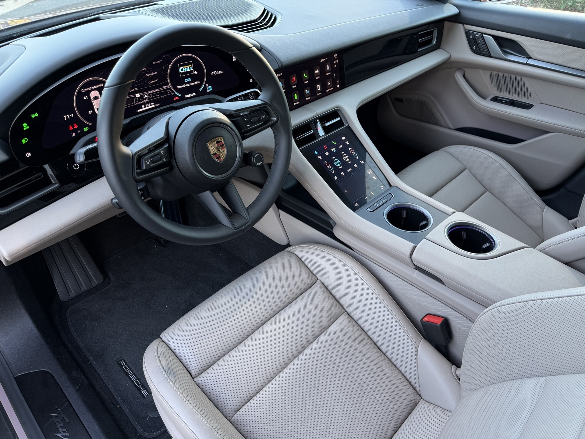 2025 Porsche Taycan 4 photo 4