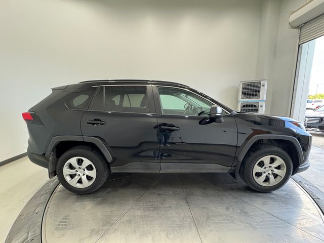 2021 Toyota RAV4 LE photo 14