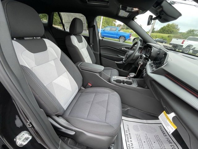 2025 Chevrolet Trax photo 27