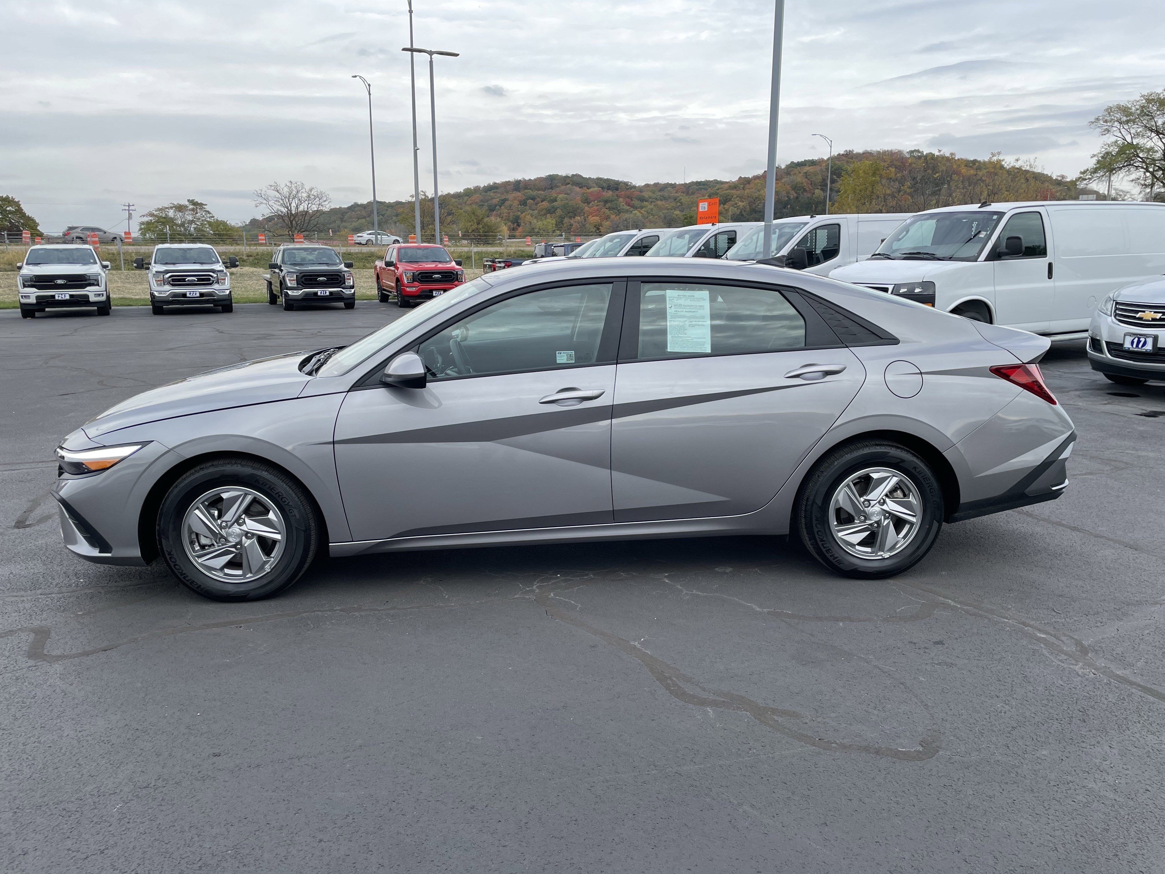 Used 2024 Hyundai Elantra SE with VIN KMHLL4DG9RU841125 for sale in East Peoria, IL