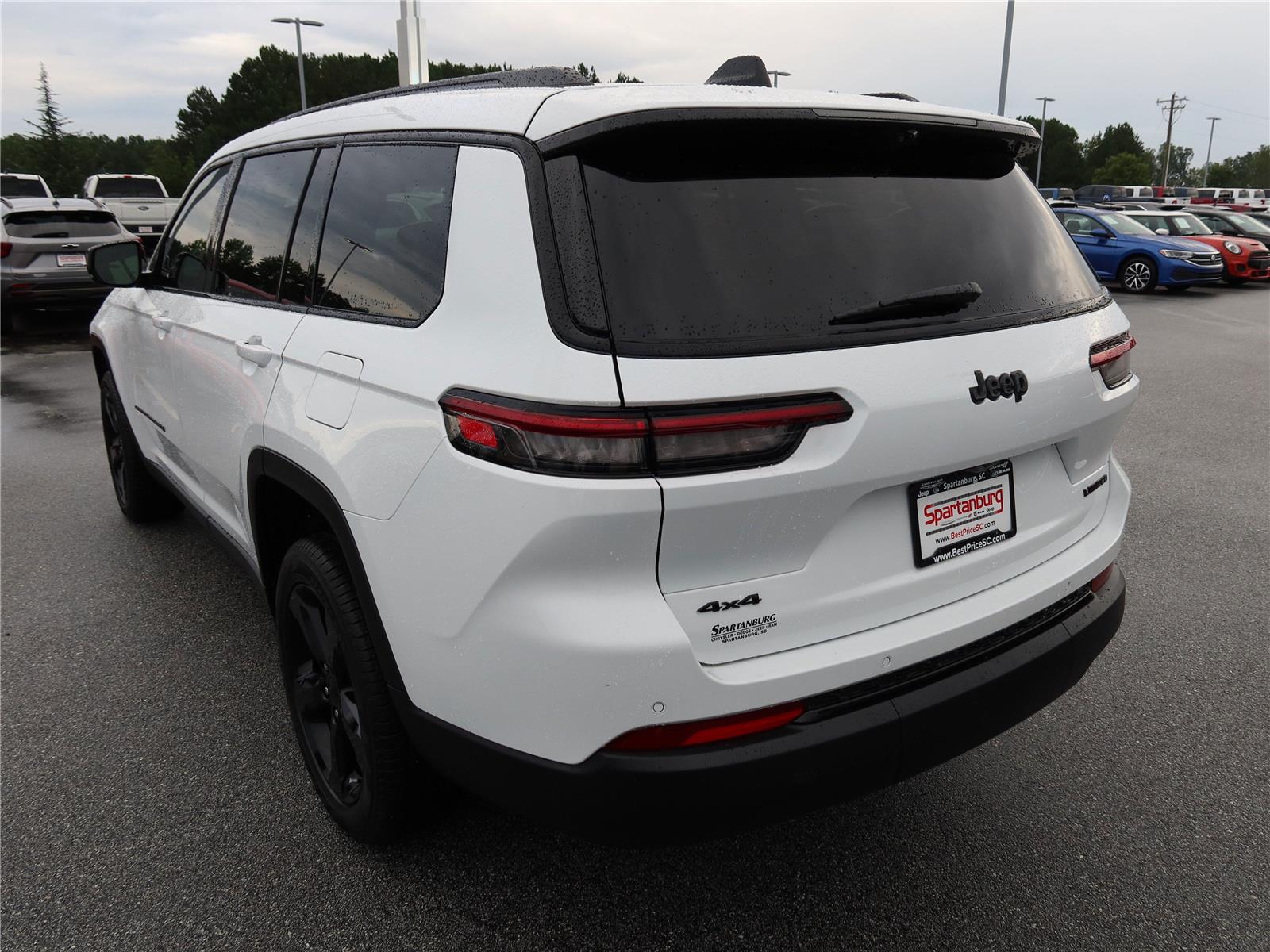2025 Jeep Grand Cherokee Limited photo 2