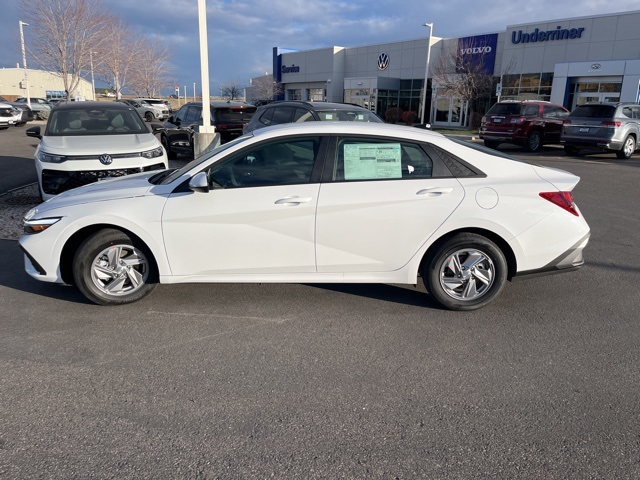 2026 Hyundai Elantra SE photo 2