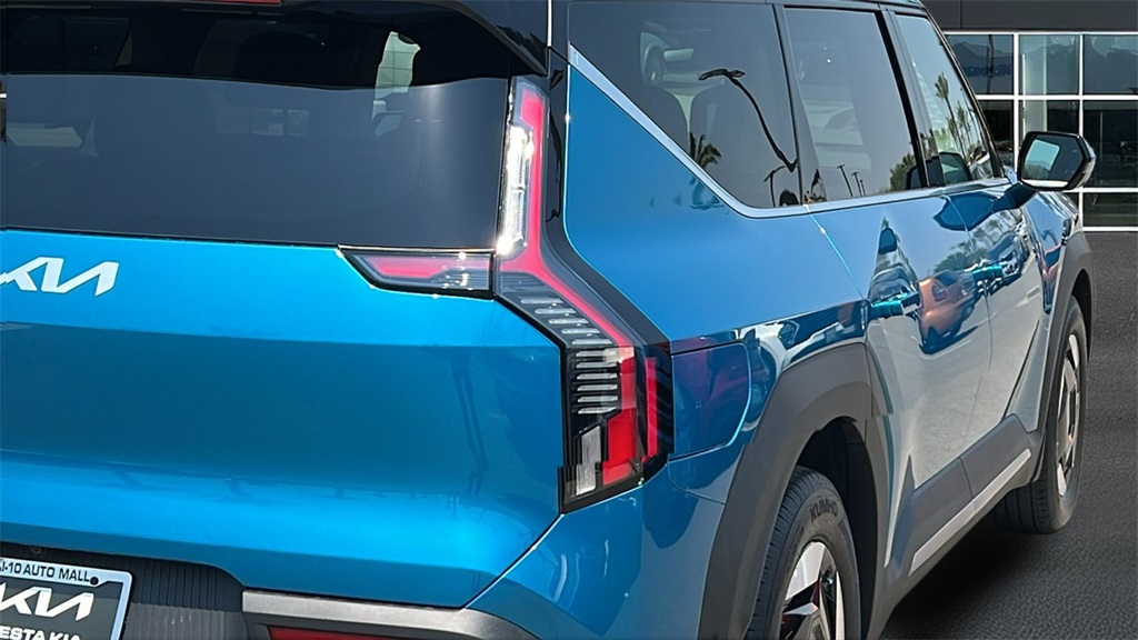 2026 Kia EV9 Wind photo 8