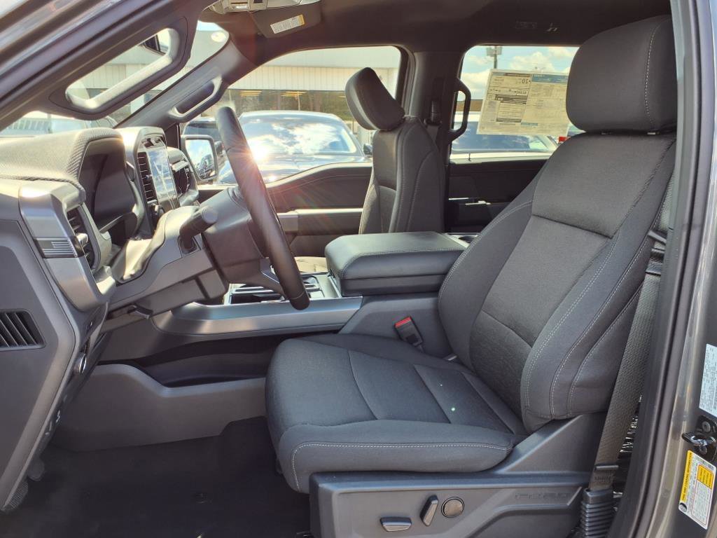 2025 Ford F-150 XLT photo 4