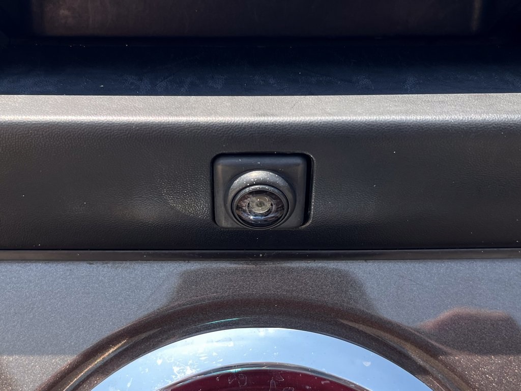 2019 Nissan Titan Crew Cab SV photo 12