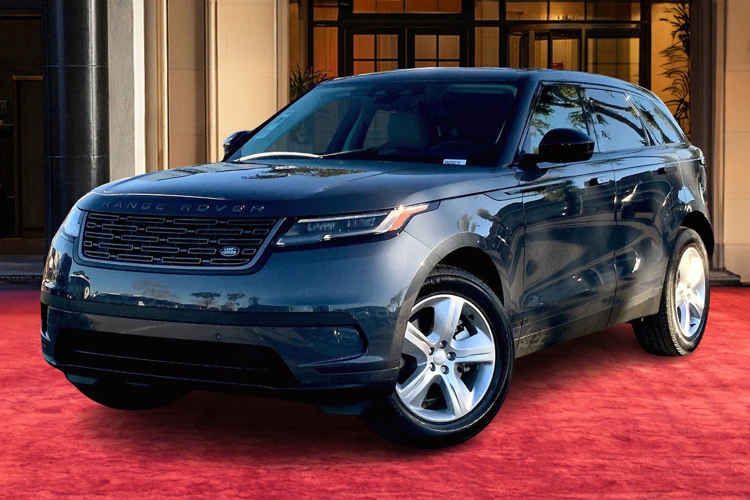 2025 Land Rover Range Rover Velar S's photo