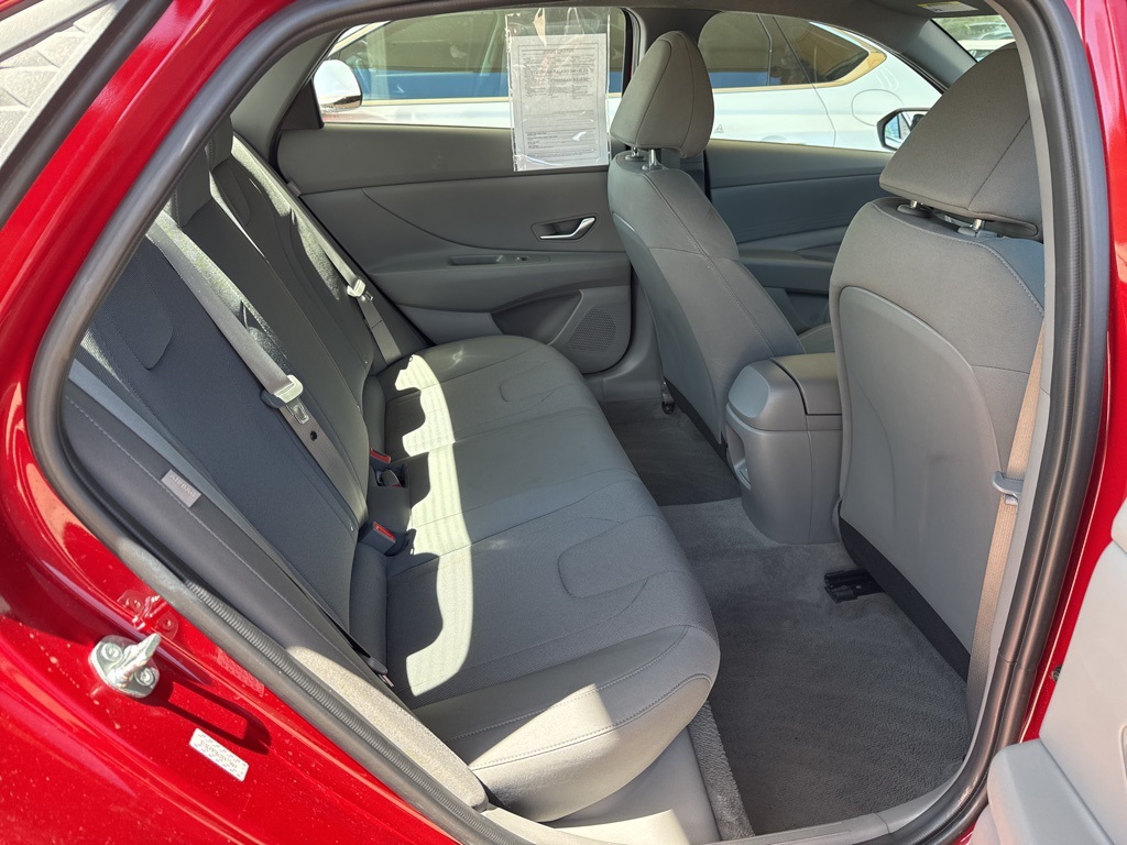 2024 Hyundai Elantra SE photo 16