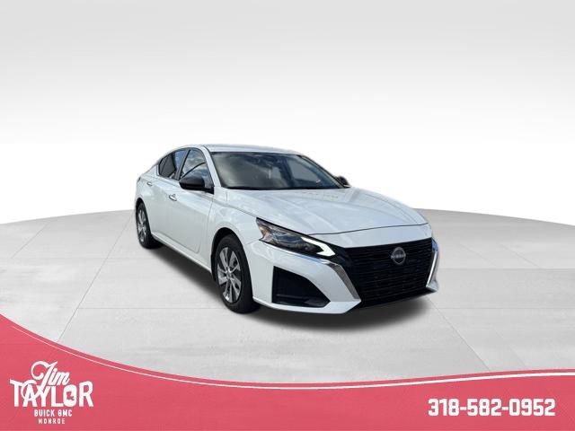 2024 Nissan Altima S's photo